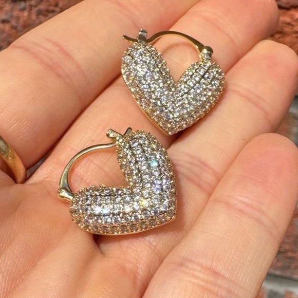 Vintage Zirconia Heart 18K Gold Stainless Steel Waterproof Earrings - Picture 12 of 12